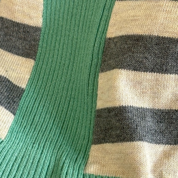 Olive and Oak bold and beautiful long sleeve light sweater - Picture 2 of 4